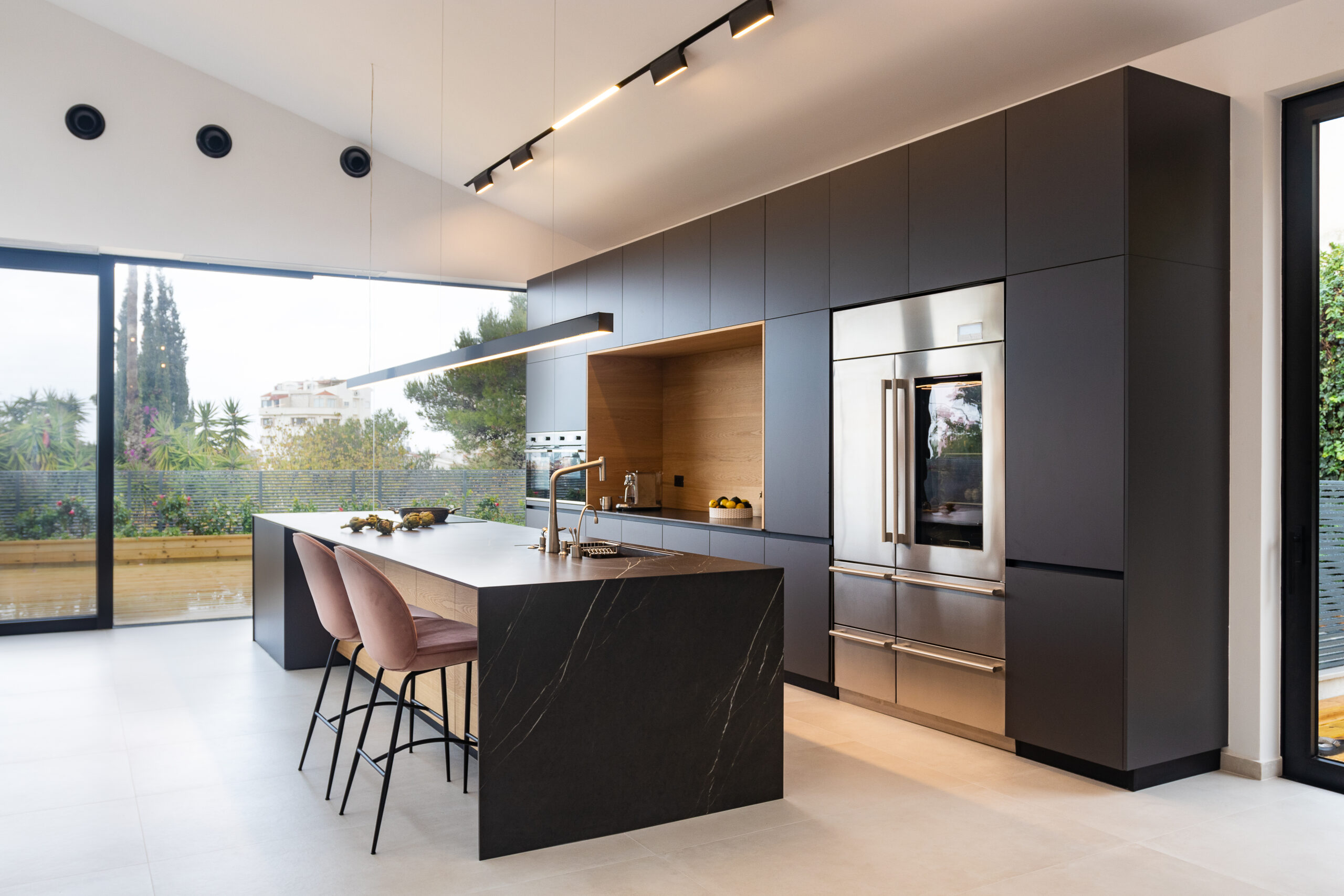 Modern,Dark,Grey,Kitchen,With,Island